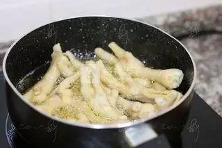 无骨鸡爪爆款榜第一,无骨黑鸡爪超脆