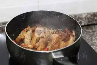 无骨鸡爪爆款榜第一,无骨黑鸡爪超脆