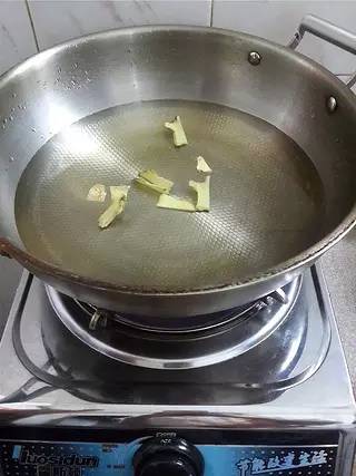 无骨鸡爪爆款榜第一,无骨黑鸡爪超脆