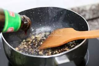 无骨鸡爪爆款榜第一,无骨黑鸡爪超脆