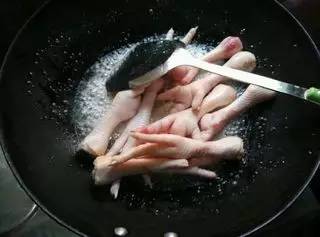 无骨鸡爪爆款榜第一,无骨黑鸡爪超脆