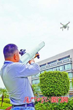 他们研发的“电子鹰”能让无人机更听话