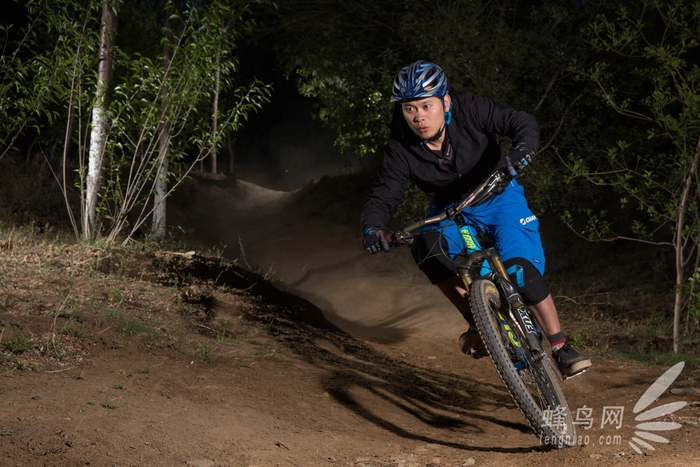 神牛ad600bm外拍灯的同步速度,神牛ad600外拍灯引闪器设置