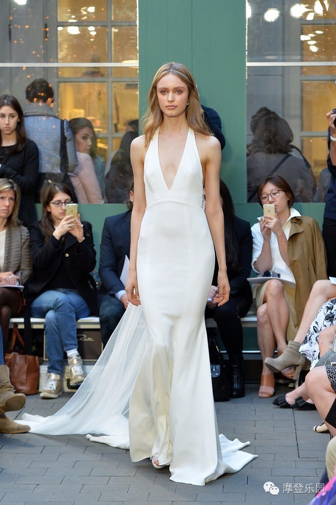 两地办婚礼可以穿两次婚纱吗,婚礼可以穿露脚的婚纱吗