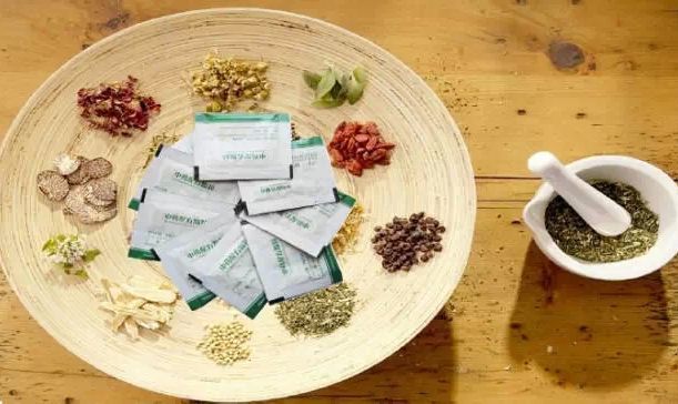 史立臣：中药配方颗粒放开，药企在机会和风险*共中**舞