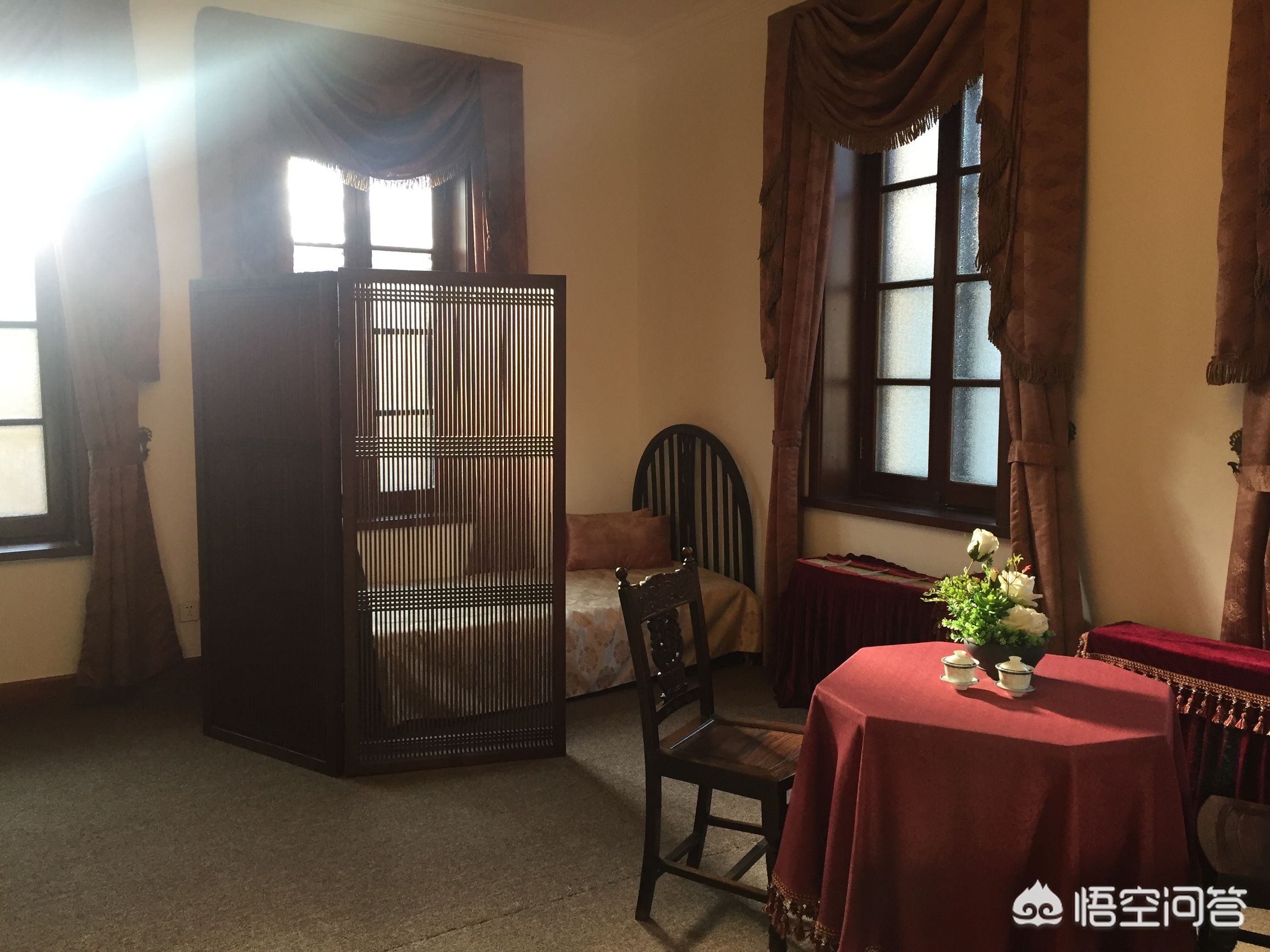 溥仪的妻子文绣和婉容照片,溥仪文绣婉容三人真实容貌