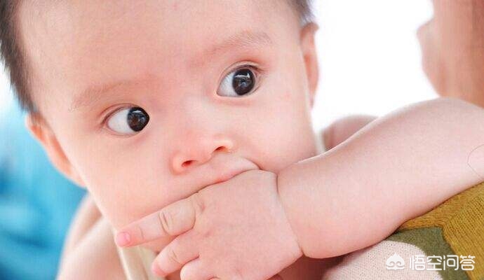 四个月宝宝睡觉有吸允动作正常吗,四个月宝宝睡着总是吸吮