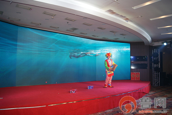 鍗庤禌婧㈢編,涓鐗硅喅鑱婂煄骞翠細