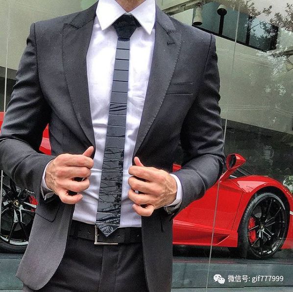 男人胸大穿的背心,男人胸部大穿啥衣服