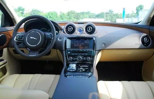 劳斯莱斯高端奢华吗,劳斯莱斯顶级奢华