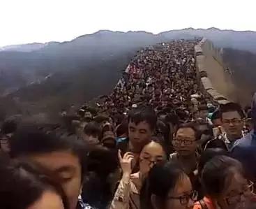 你是准备来看网红的还是来避暑的？今天万达起码华氏38度！