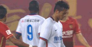 登巴巴冯潇霆,登巴巴飞踹冯潇霆视频