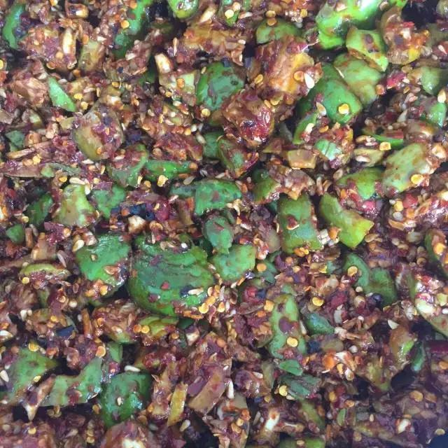 水果蘸着盐巴、辣椒吃,泡酒喝,云南人吃水果的姿势太丰富多彩了