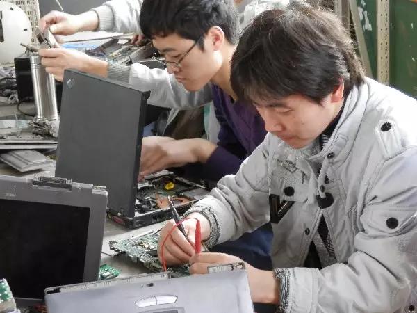 一个多年没有联系的同学加我微信，竟然是因为