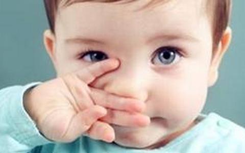 经常抠鼻屎还是每天都有鼻屎,宝宝抠鼻屎正确方法