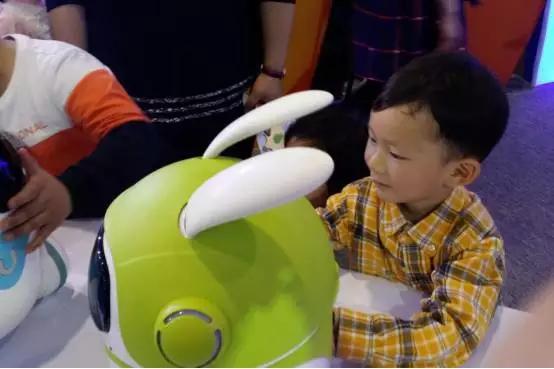 动漫节上抢镜的不是二次元少女，而是一只“兔智”