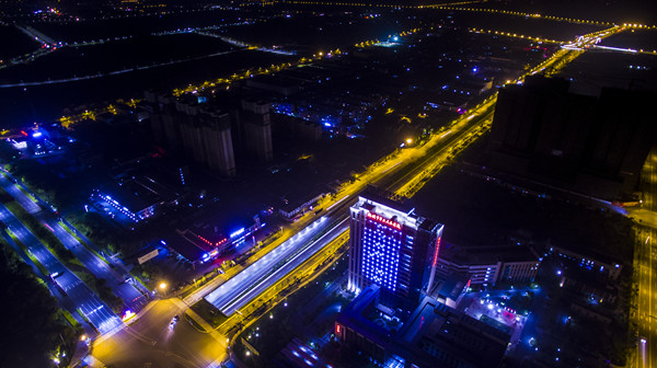 湖城向东看美丽不夜城