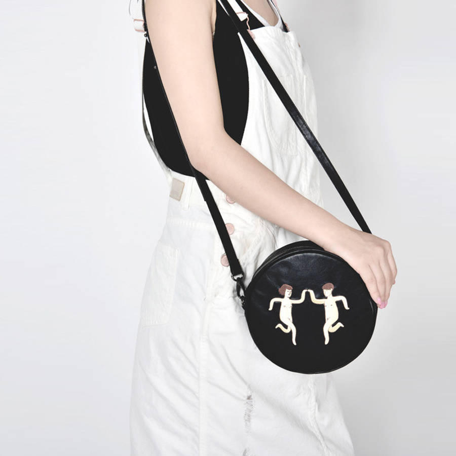 买个包平时背着逛街买什么样的,月入3千背什么包值得买