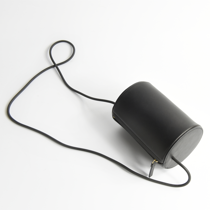 买个包平时背着逛街买什么样的,月入3千背什么包值得买