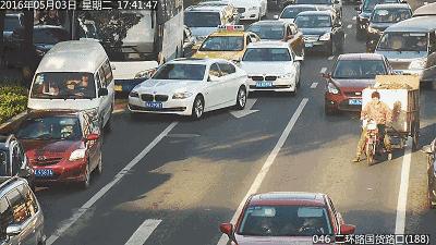 福州闯红灯多久能查出来,福州市十字路口红绿灯抓拍