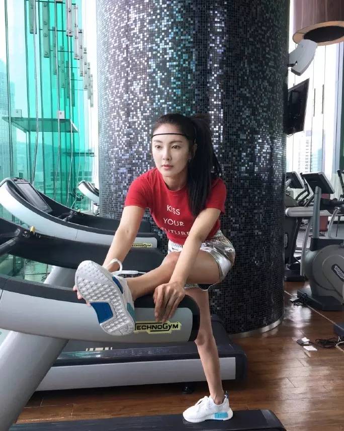 张雨绮怎么瘦成筷子腿,张雨绮如何练腿