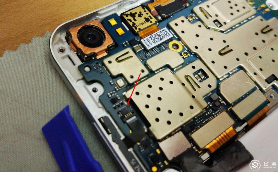 拆机有风险要谨慎,小米note开机排线拆卸方法