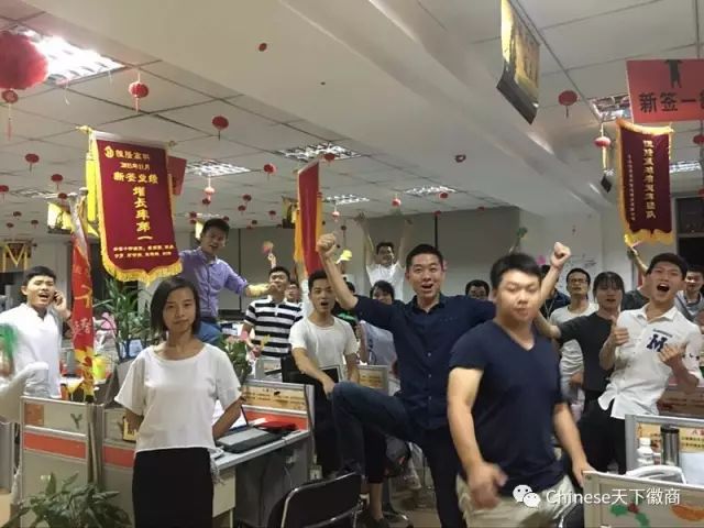 曾经穷到付不起房租的人,曾经的穷小伙变成亿万富豪