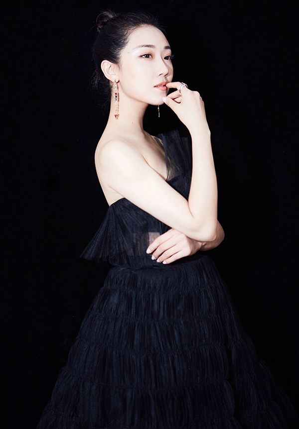 适合聚会穿的小黑裙,年会小黑裙高级