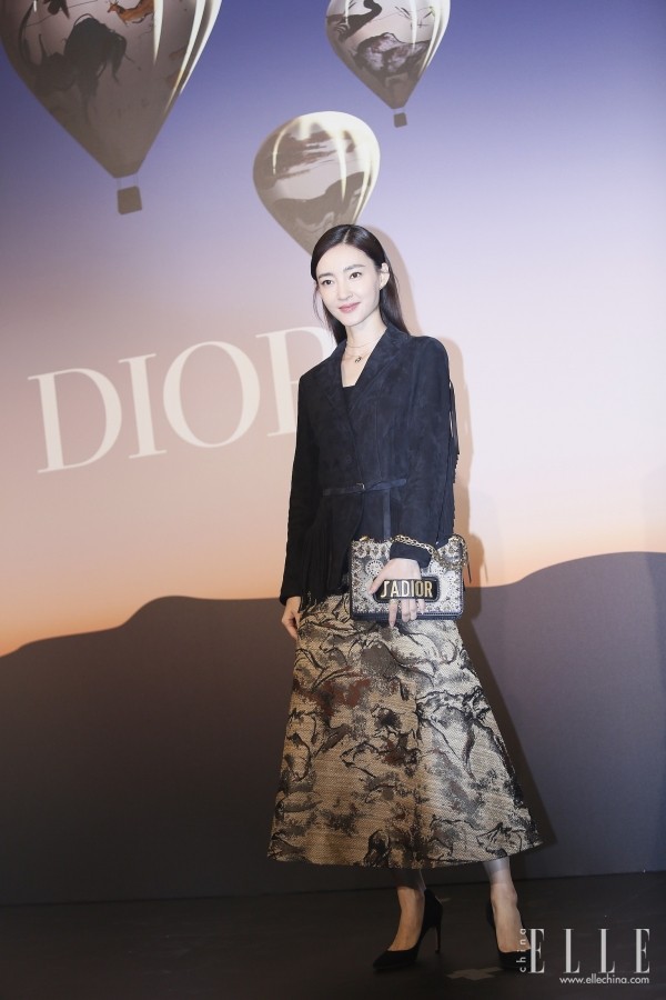 钟楚曦在胡一天身边,钟楚曦抱胡一天