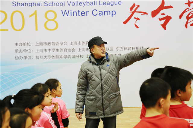 排球冬令营闭幕，市南中学校长来点赞：体育教育应注重学生精神面貌