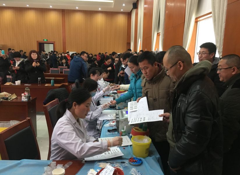 感恩寒冬腊月时的雪中送炭,腊八节愿你有人暖心有人暖身