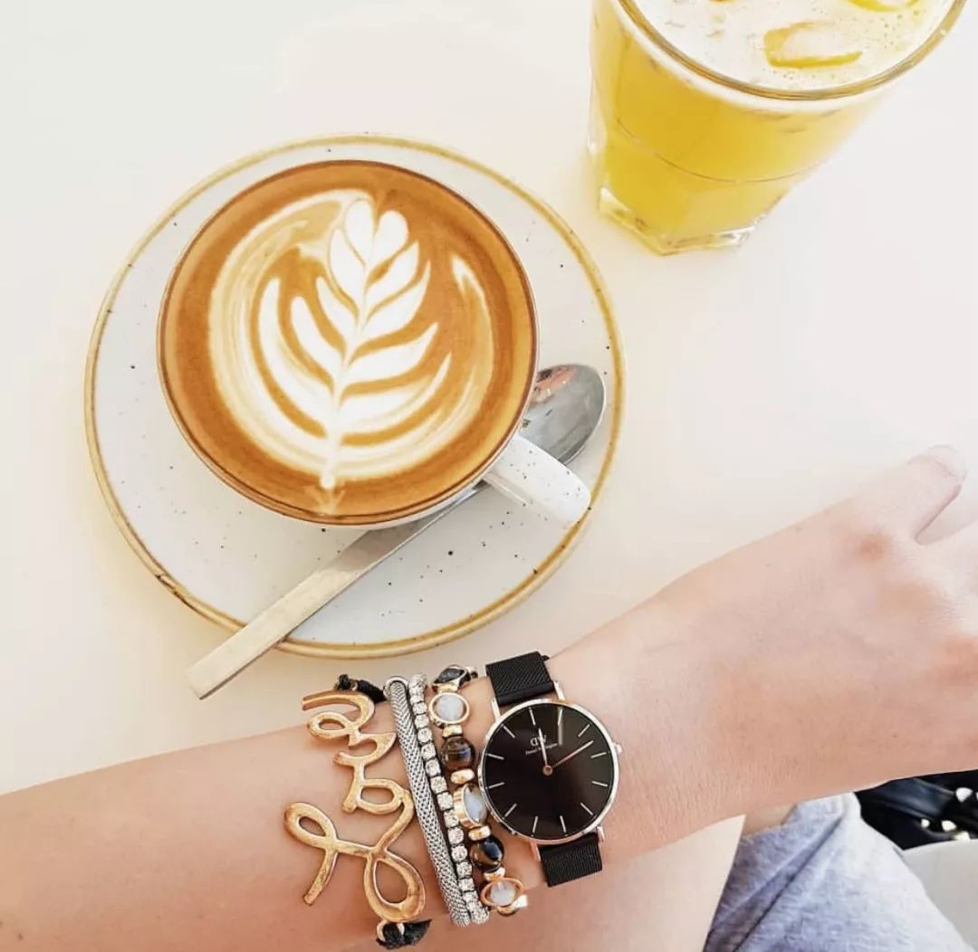 手表该怎么搭配金属表带好看 (手表要这样戴才够潮)