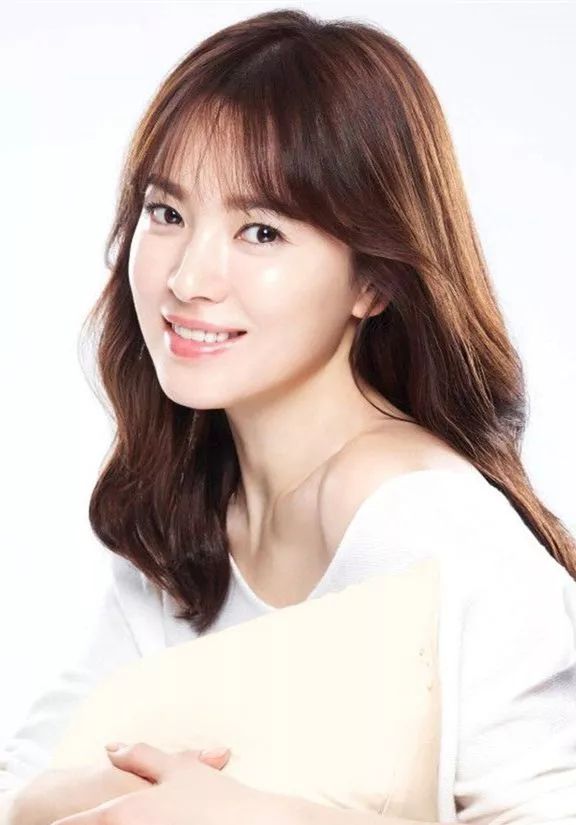 「昕薇FM」宋慧乔才是“行走的葡萄酒礼仪教科书”