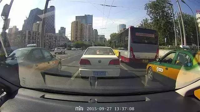 14代轩逸行车记录仪安装视频教程,四代帝豪行车记录仪怎么安装sd卡