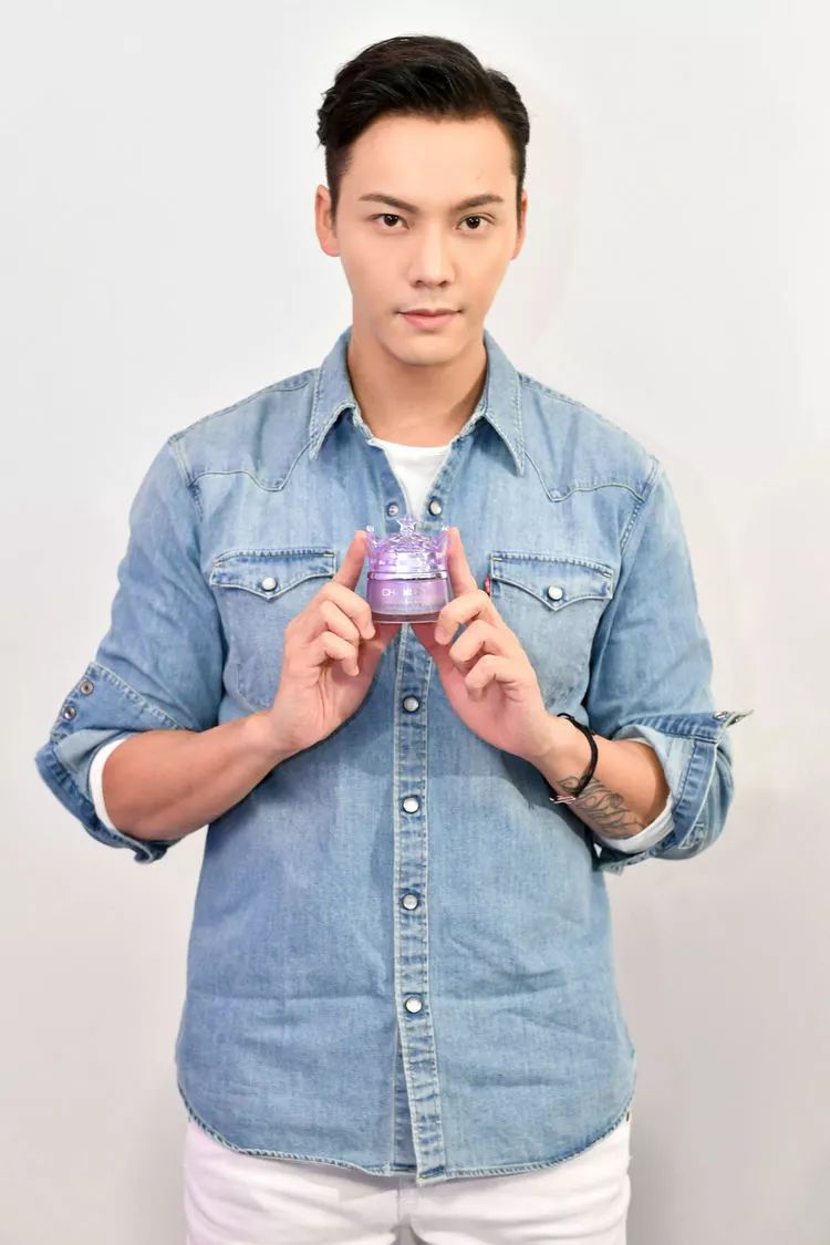 美妆播报｜TOMFORD新春限量浪漫来袭，小黑瓶十周年兰蔻全新打造“小嫩膜”