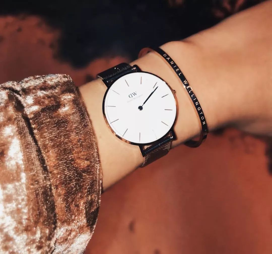 手表该怎么搭配金属表带好看 (手表要这样戴才够潮)