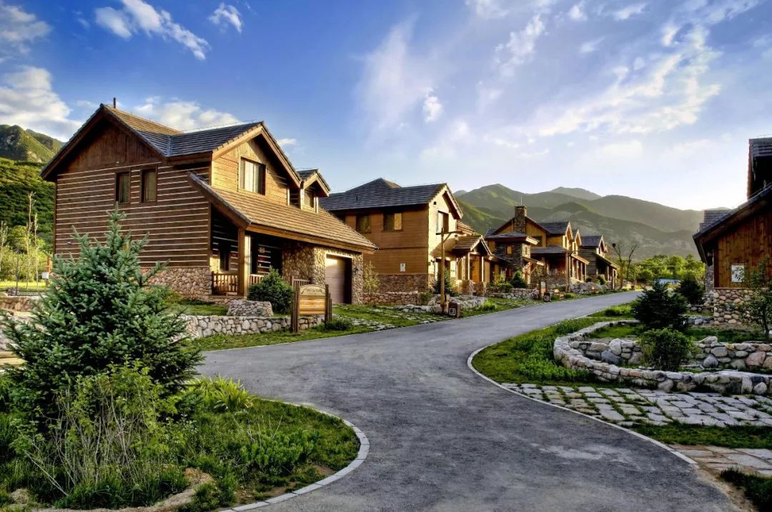 警惕：特色小镇建设应因地制宜量力而行，避免一哄而上造成烂尾工程