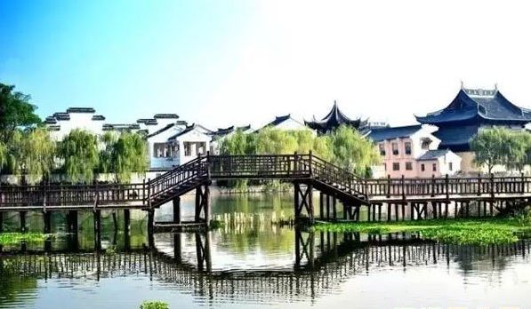 警惕：特色小镇建设应因地制宜量力而行，避免一哄而上造成烂尾工程