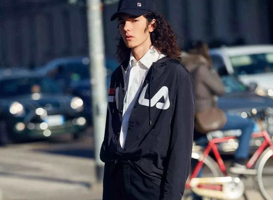 来，考考你｜知道李宇春膝盖上绑着的东西叫什么吗？