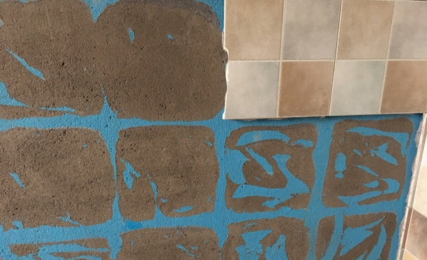 卫生间瓷砖釉面脱落怎么修补,卫生间墙壁做防水瓷砖脱落怎么办