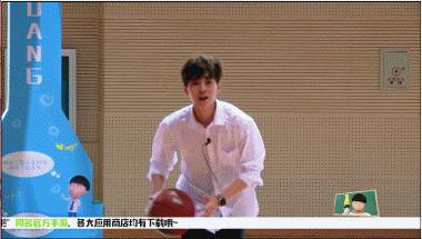 鹿晗踢足球什么水平啊,鹿晗踢足球偶像