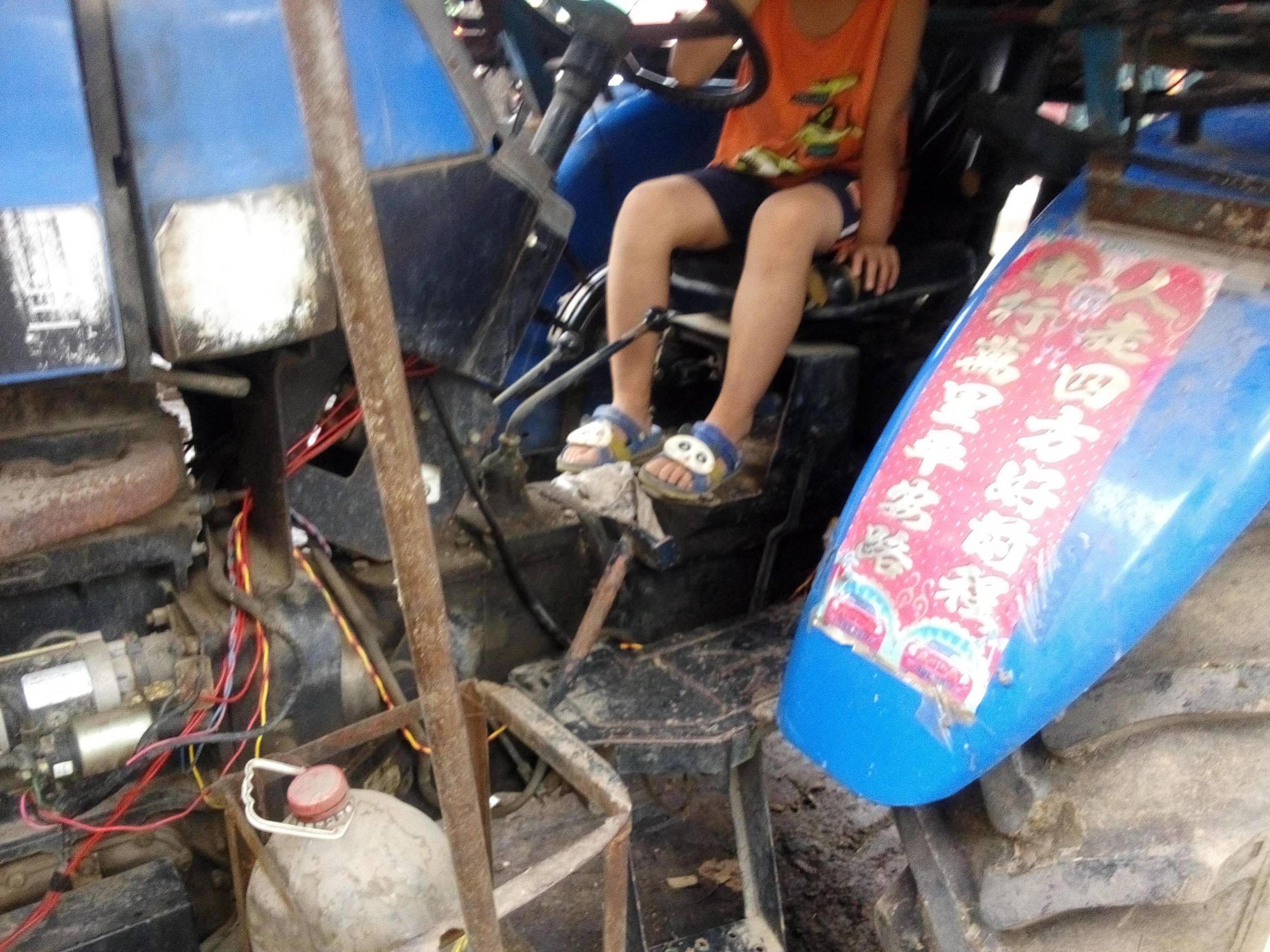 纽荷兰拖拉机维修视频,纽荷兰t9-700履带式拖拉机