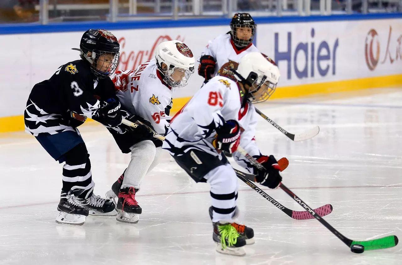 初学滑冰怎么选冰鞋,滑冰冰刀鞋