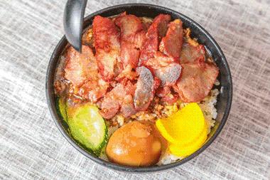 2年，1500万！她为*月天五**开了50家餐厅，卖阿信最爱的鲁肉饭！