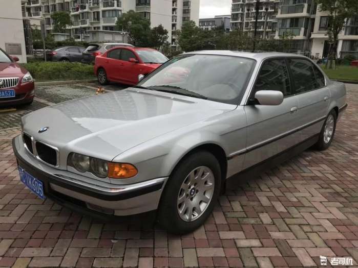德系车的保值率有多低?当年极品宝马7系如今只要几万块