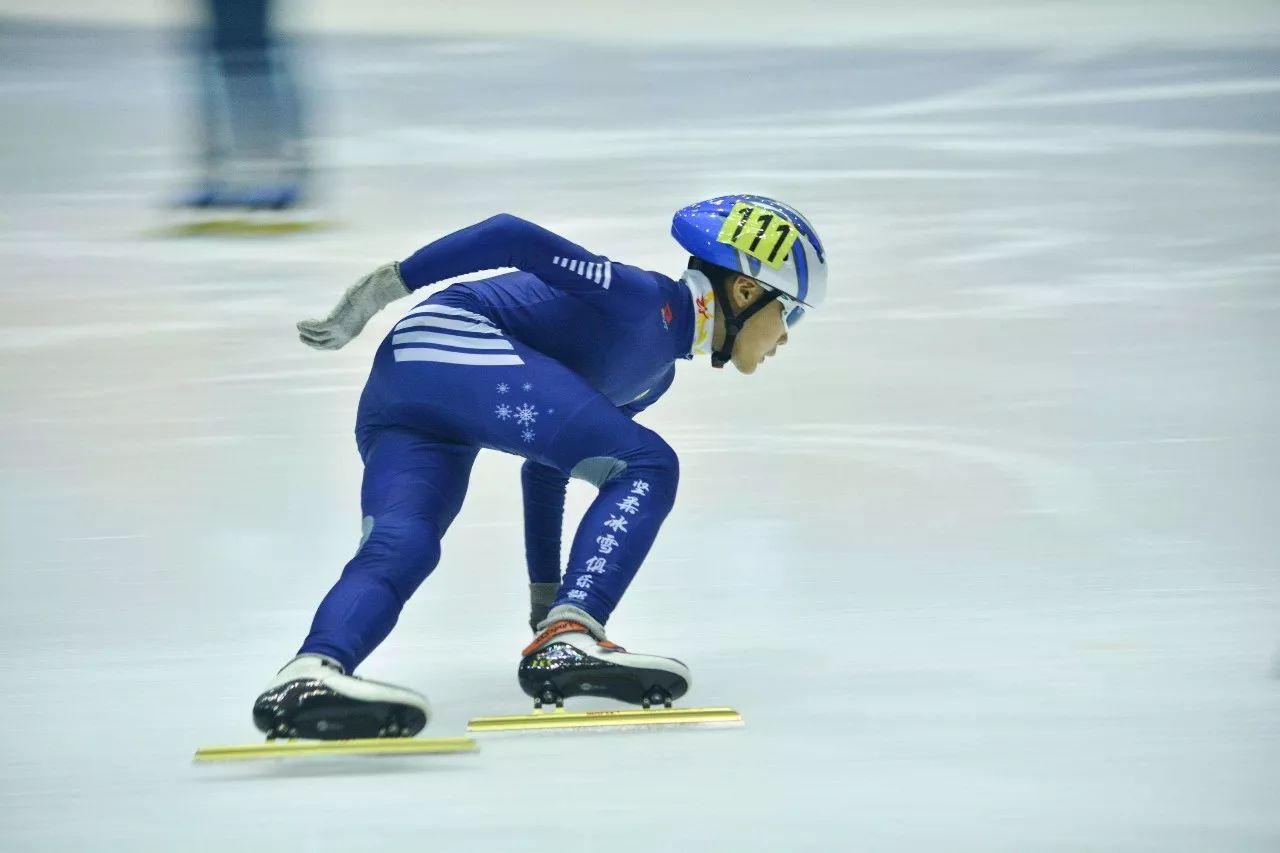 初学滑冰怎么选冰鞋,滑冰冰刀鞋