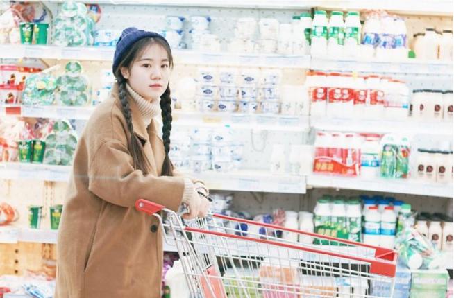 自然卷头发怎样变直,自然卷的头发适合烫什么直的发型