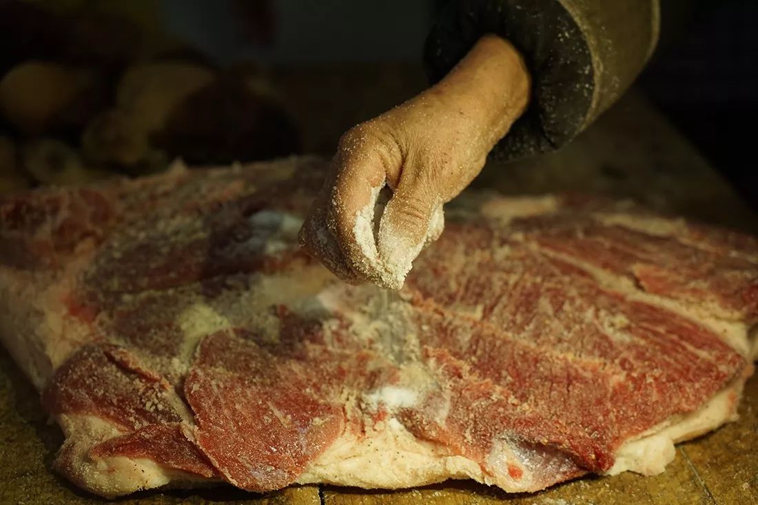 腊肉烧了有味道,腊肉散发出很浓的味道