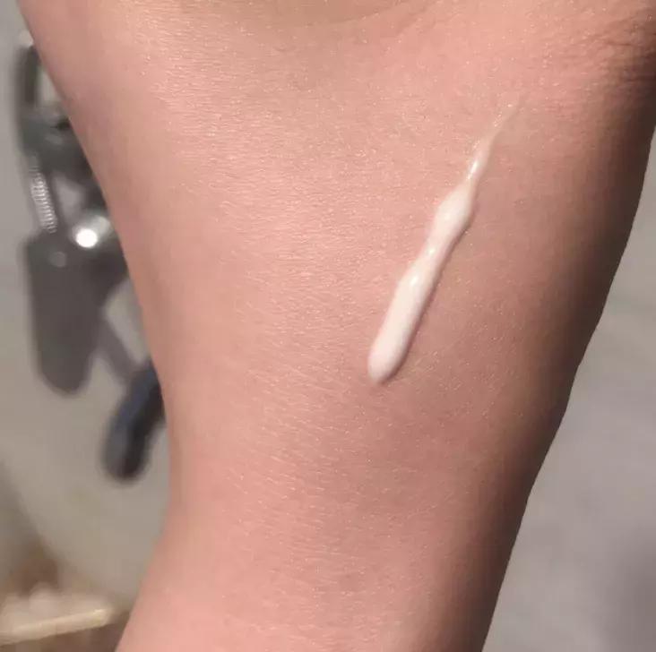 感觉脸上有痘痘但是不明显怎么办,脸上痘痘又爆发