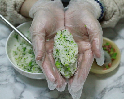 橄榄油西兰花沙拉,虾西兰花饭团的做法